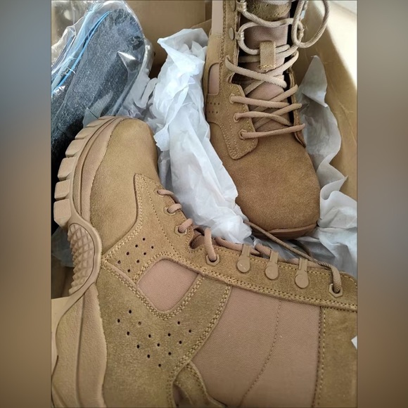 China's first-tier brand new brown training boots for men 9.9 percent new - Picture 8 of 8